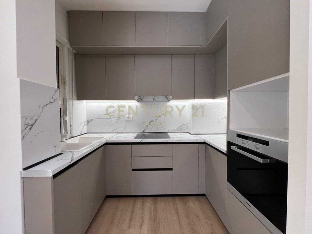 Shitet apartament 3+1 tek Liqeni i Thatë, një nga zonat më të kërkuara të Tiranës! 275,000 € Sip. Totale  126m2