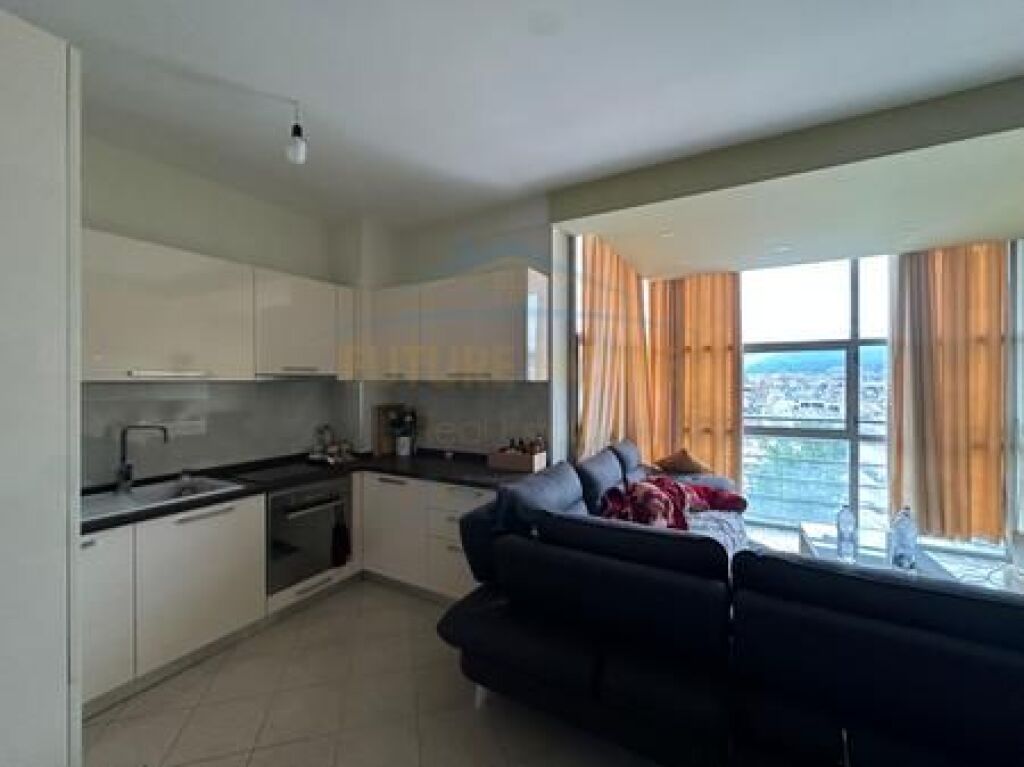 Shitet, Apartament 2+1+2, Unaza e Re, Tiranë.