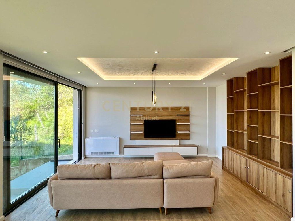 AFFITTO, VILLA MODERNA INDIVIDUALE con CORTILE &amp; VISTA, LAGO ASCIUTTO‼️ 3.500 € /Mese Sup. Totale  800m2