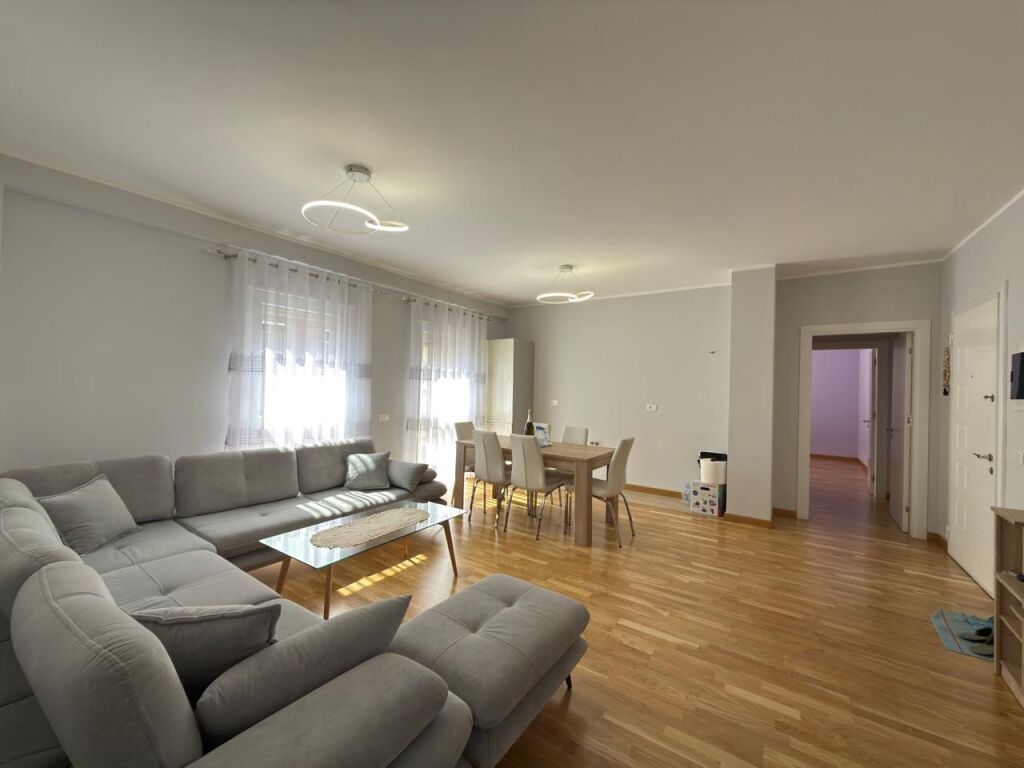Shitet, Apartament 3+1+ 2 Ballkone + Grazh, ” Selitë ”, Tiranë.