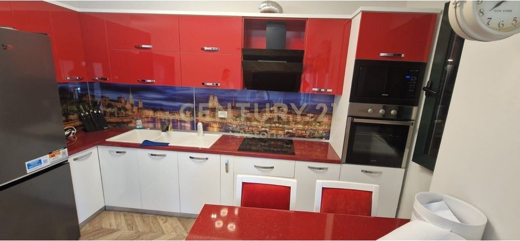 Jepet me qira apartament 3+2+post parkimi tek Green City ne Astir! 800 € /Muaj