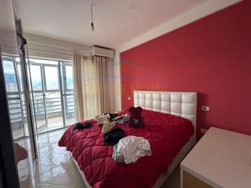 Shitet, Apartament 2+1+2, Unaza e Re, Tiranë.