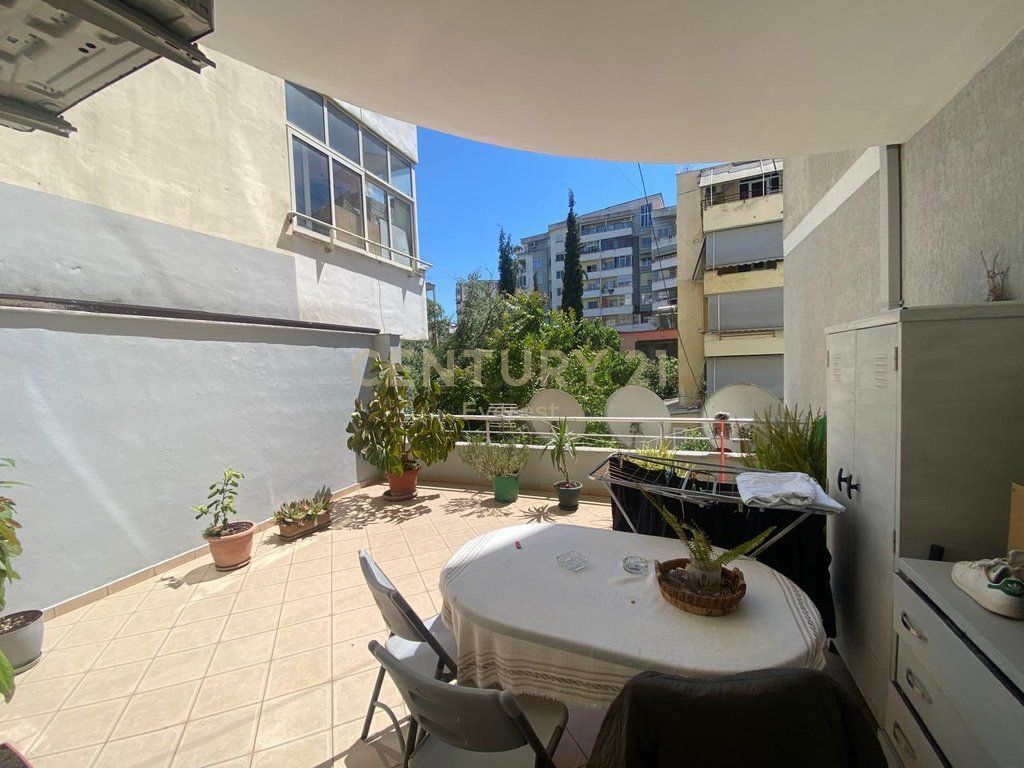 RESTORANT FRESKU, SHESIM APARTAMENT 2+1 ME VERANDE 130,000 € Sip. Totale  90m2
