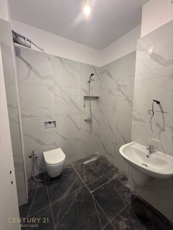AFFITTASI APPARTAMENTO 2+1+2, RESIDENZA AURA, LAPRAKË! 750 € /Mese