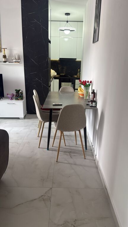 Shitet apartment 1+1 Rruga vjenes golem