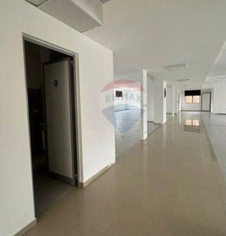 BUSINESS BUILDING FOR RENT, KAVAJES STREET ID: 530491012-124