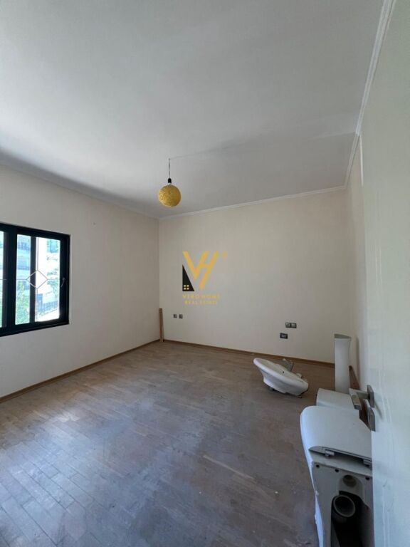 VILLA SU TRE PIANI IN AFFITTO VICINO AL GIARDINO ZOOLOGICO 3.500 EURO