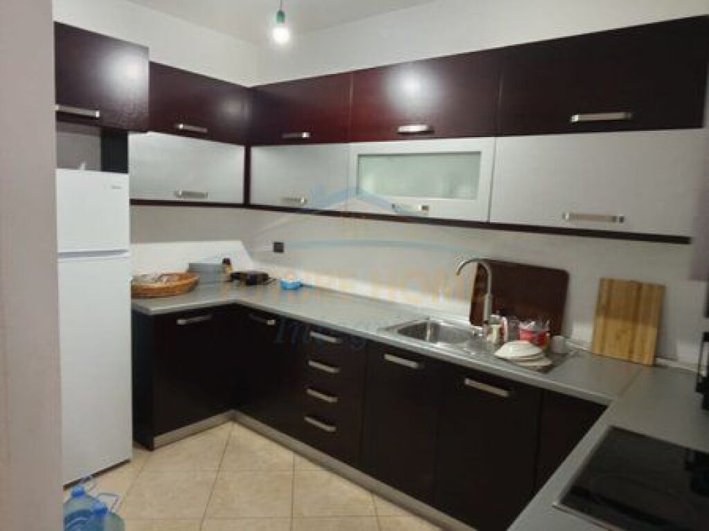 Shitet, Apartament 1+1, Unaza e Re, Tiranë.