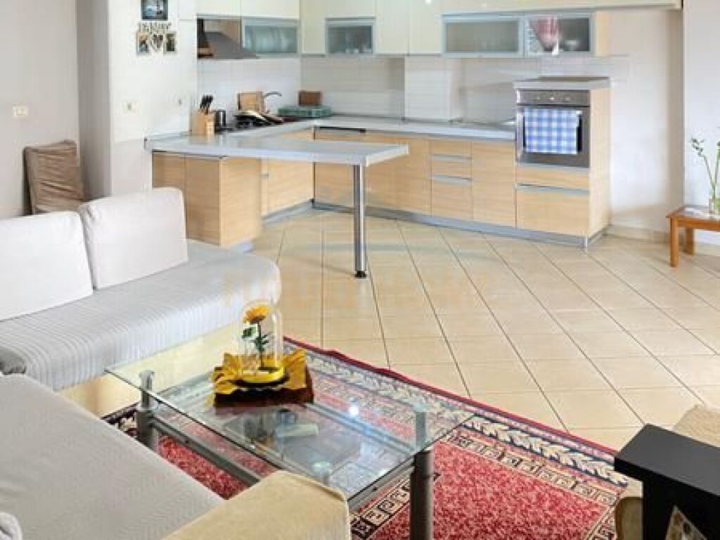 Shitet, Apartament 2+1 + Verandë, Unaza e Re