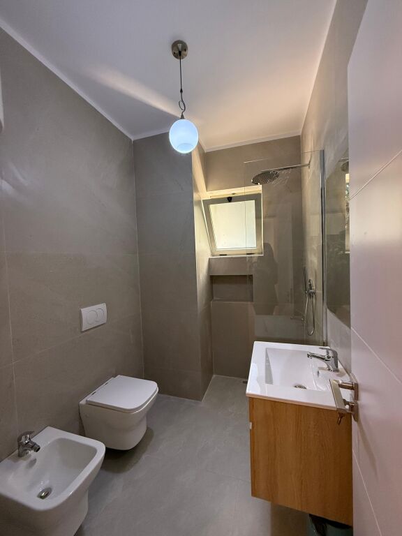 🏠Vendesi Appartamento 1+1 📍Via Mine Peza  🏢3° piano, con ascensore📐Sup. 66.5m2 Lordo 💶163.000€•Con Ipoteca•Completamente ristrutturato