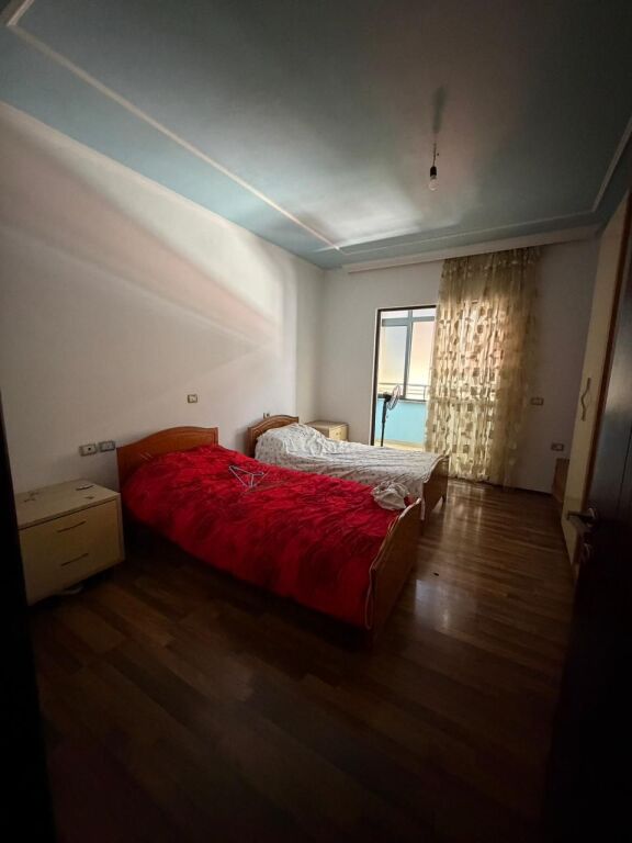Jepet me qira apartament