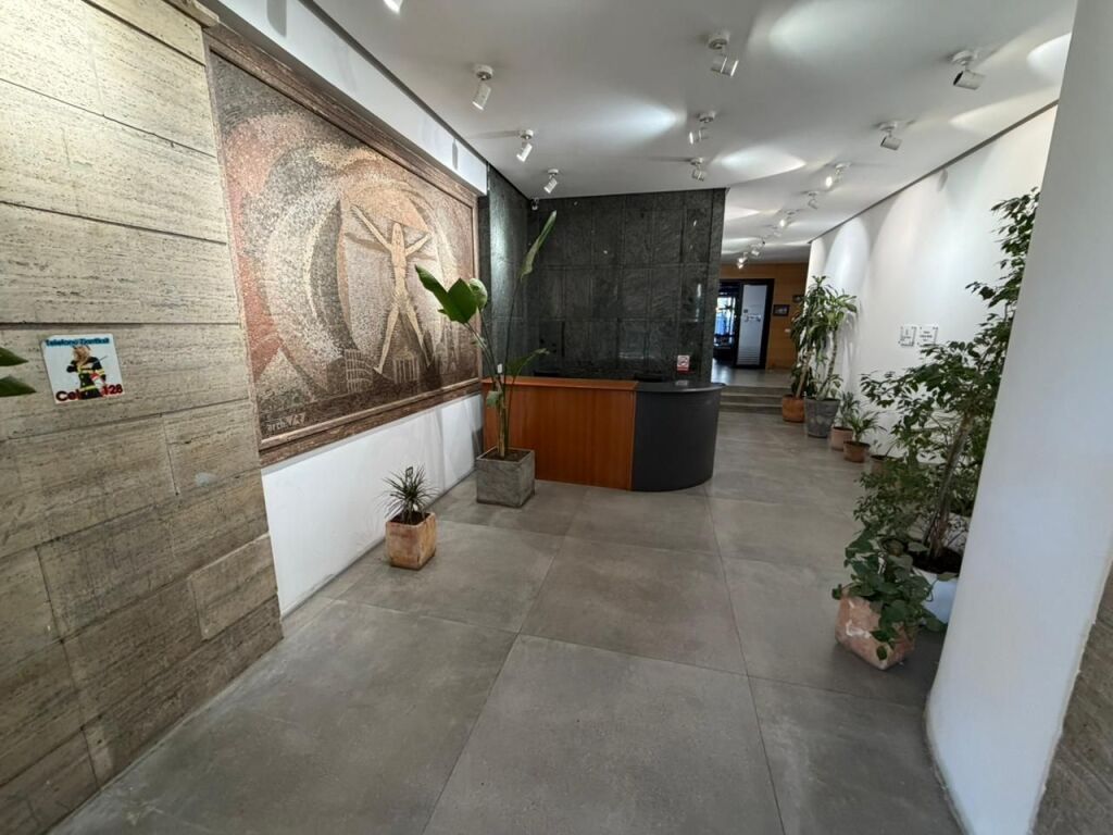 🏢 Jepet me qira ambient zyre Open Space📍 Rruga “Papa Gjon Pali II”, pranë RTSH-së💶 Çmimi: 1,450€ / muaj