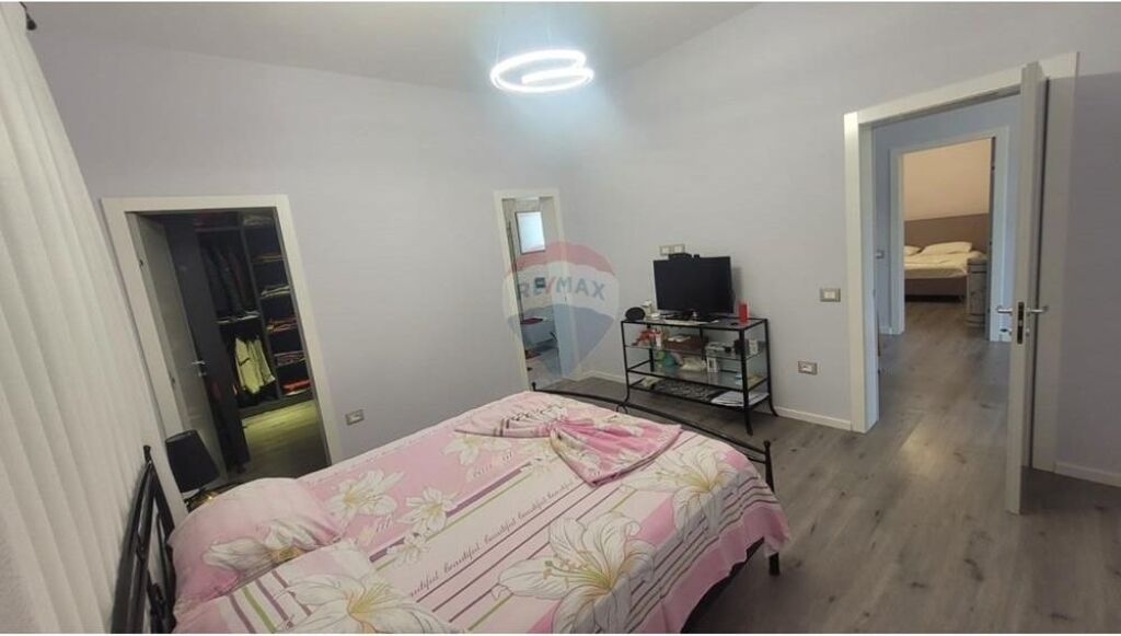 Vilë Luksoze në shitje në Vishnje