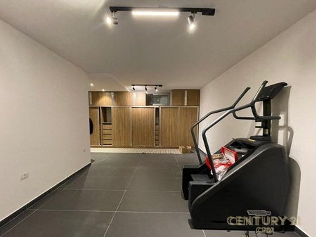 Luxury Villa with Pool for Rent, Porta e Gjelber Residence