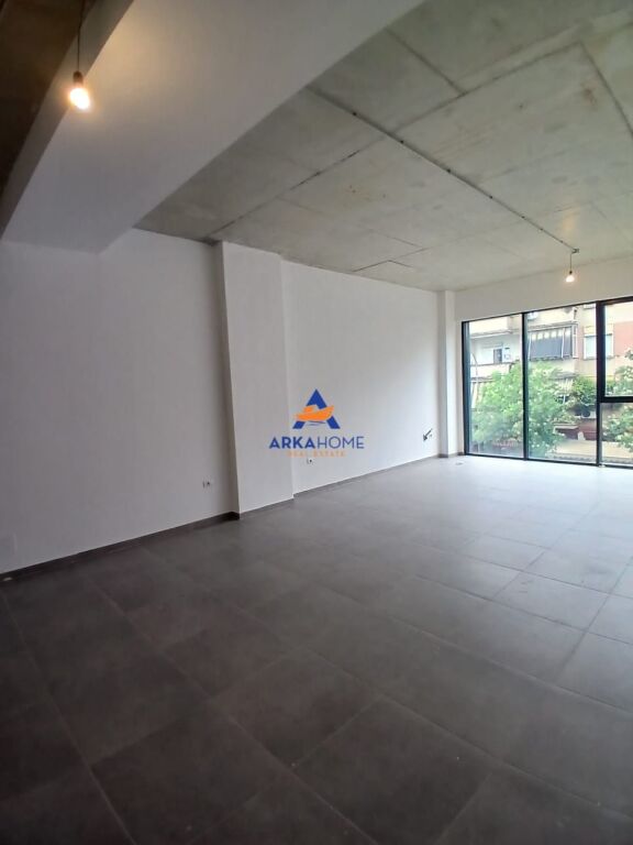 UFFICIO IN AFFITTO 60M2 "VIA BARRICATE" 95000 LEKE