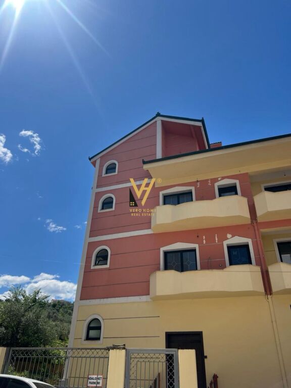 VILLA SU TRE PIANI IN AFFITTO VICINO AL GIARDINO ZOOLOGICO 3.500 EURO