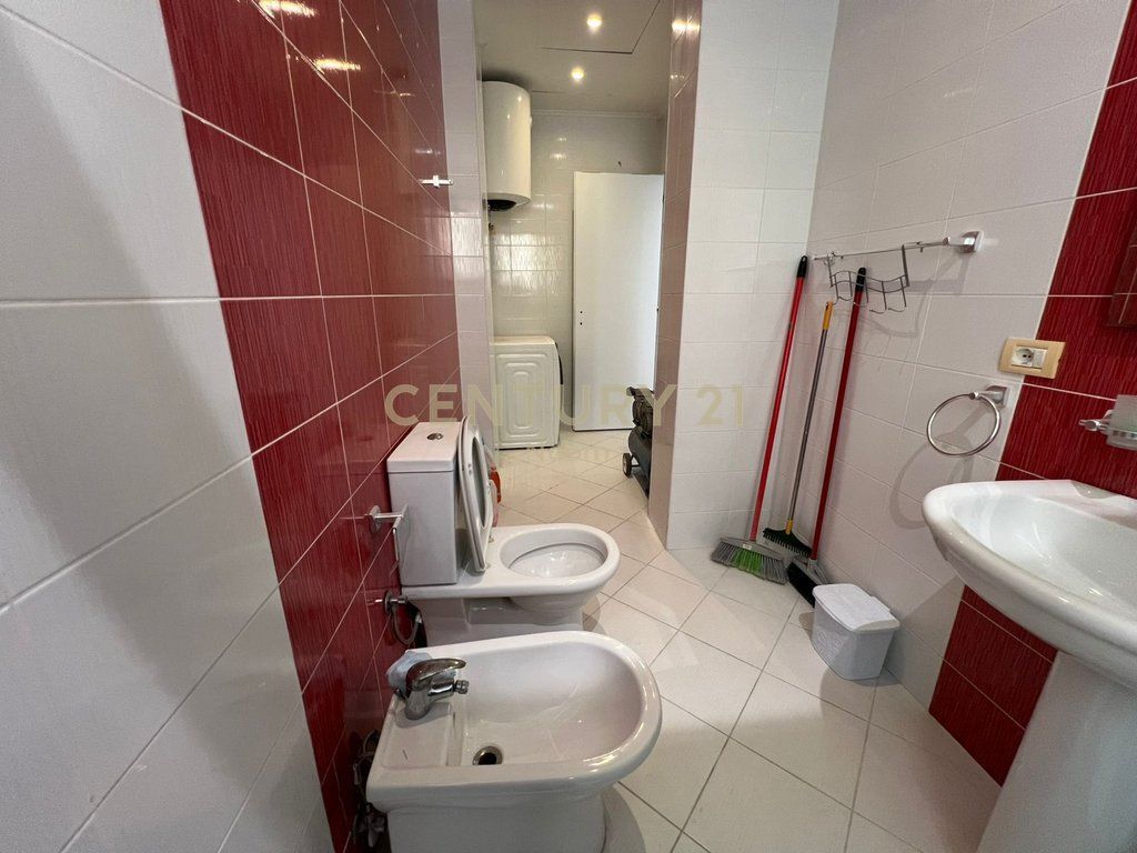 Shitet apartament 3+1 tek Liqeni i Thatë, një nga zonat më të kërkuara të Tiranës! 275,000 € Sip. Totale  126m2