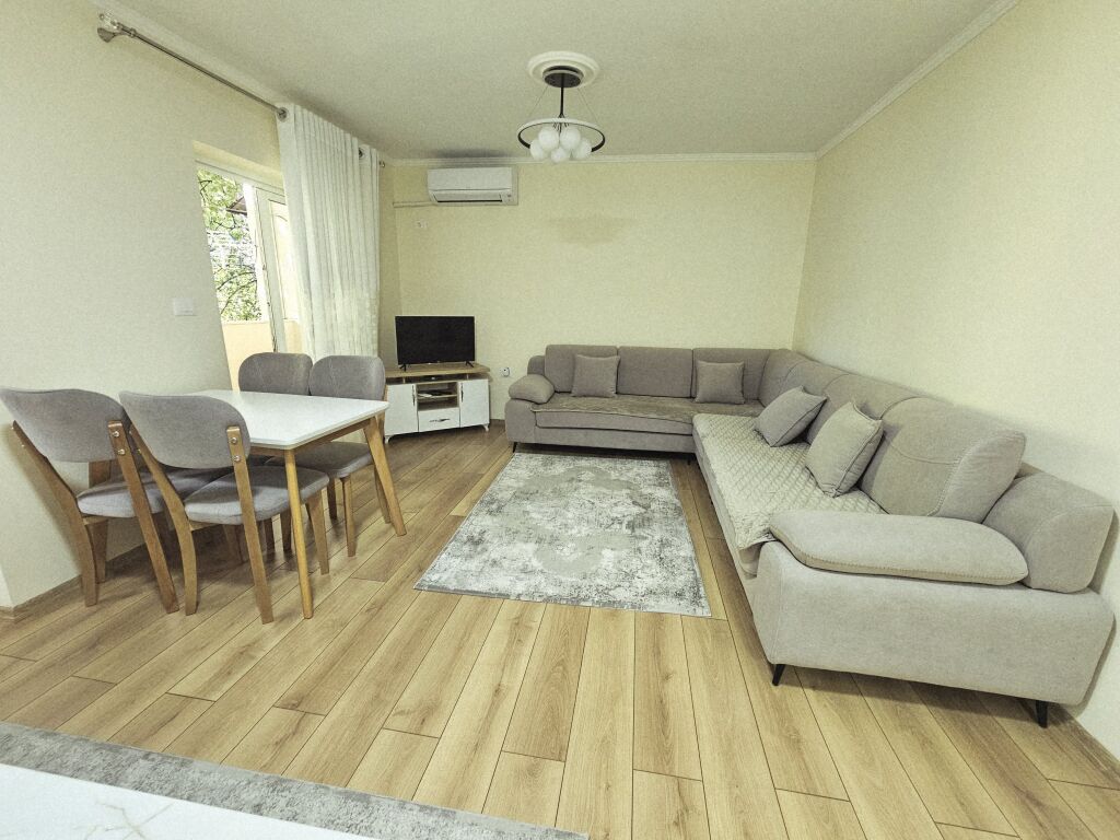 VENDESI APPARTAMENTO 1+1 IN VIA ELBASAN