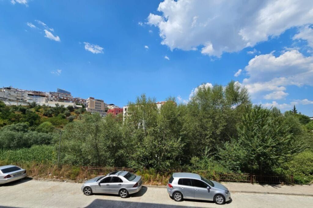 🏡 Apartament 2+1 me Qira – Zona e Kopshtit Botanik 🌿