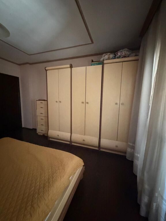 Jepet me qira apartament