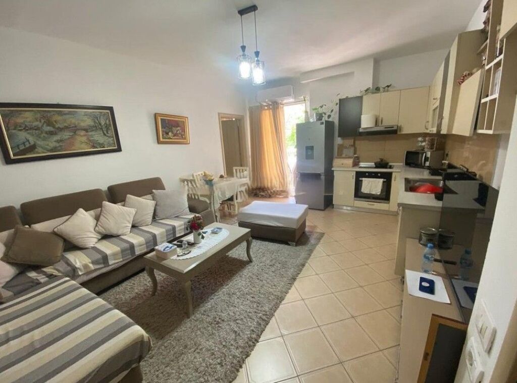 RESTORANT FRESKU, SHESIM APARTAMENT 2+1 ME VERANDE