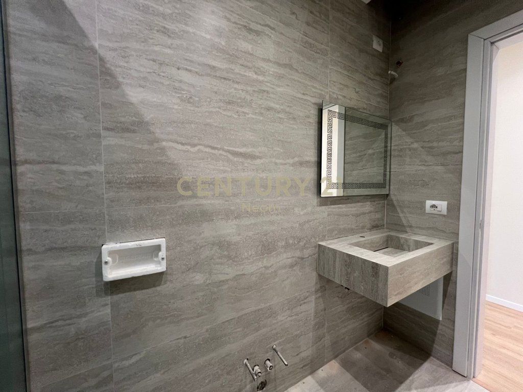 Shitet apartament 3+1 tek Liqeni i Thatë, një nga zonat më të kërkuara të Tiranës! 275,000 € Sip. Totale  126m2