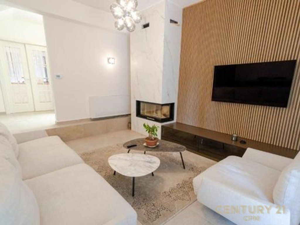 Luxury Villa with Pool for Rent, Porta e Gjelber Residence