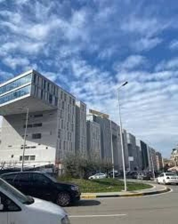 KOMUNA E PARISIT, KOMERCIAL PER QIRA