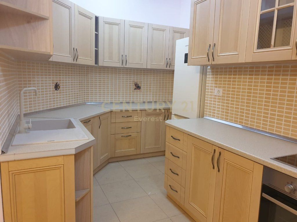 Apartment 3+1+3 for sale at Liqeni i Thate