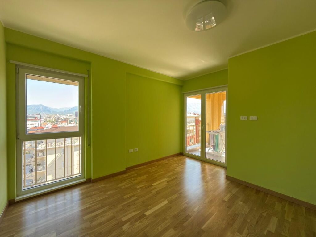 Shitet, Apartament 3+1+ 2 Ballkone + Grazh, ” Selitë ”, Tiranë.
