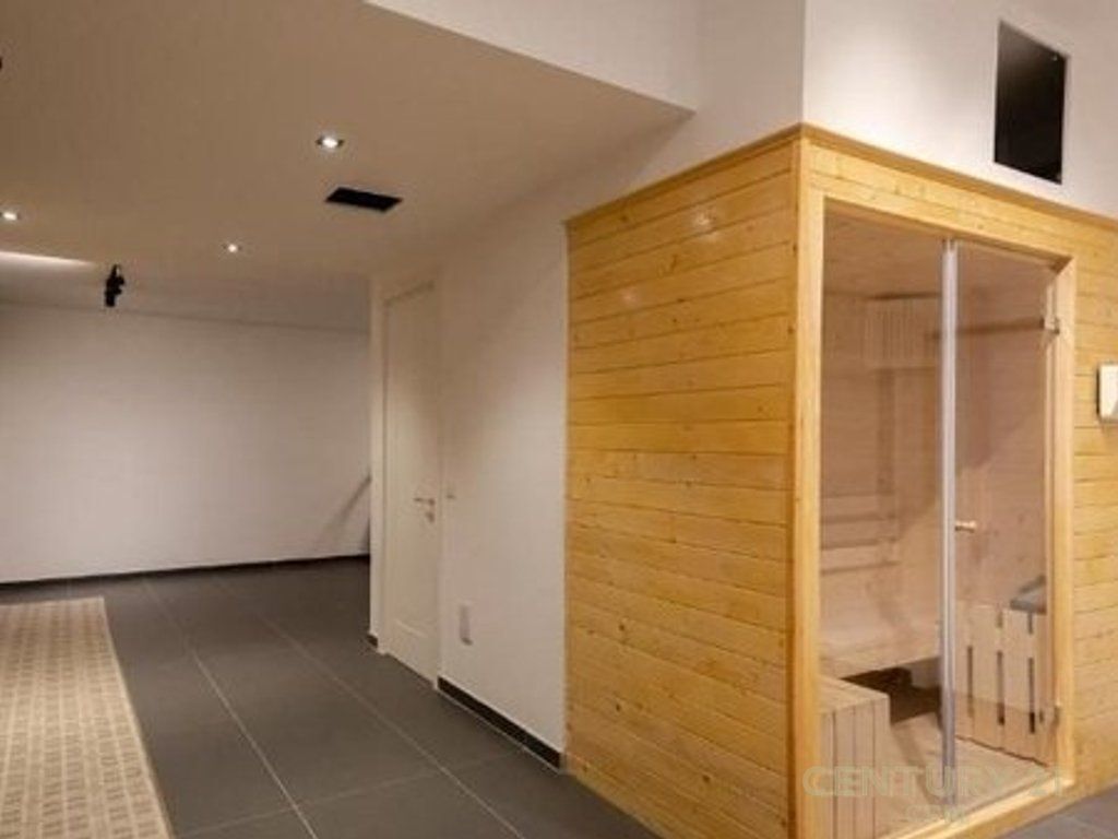 Luxury Villa with Pool for Rent, Porta e Gjelber Residence