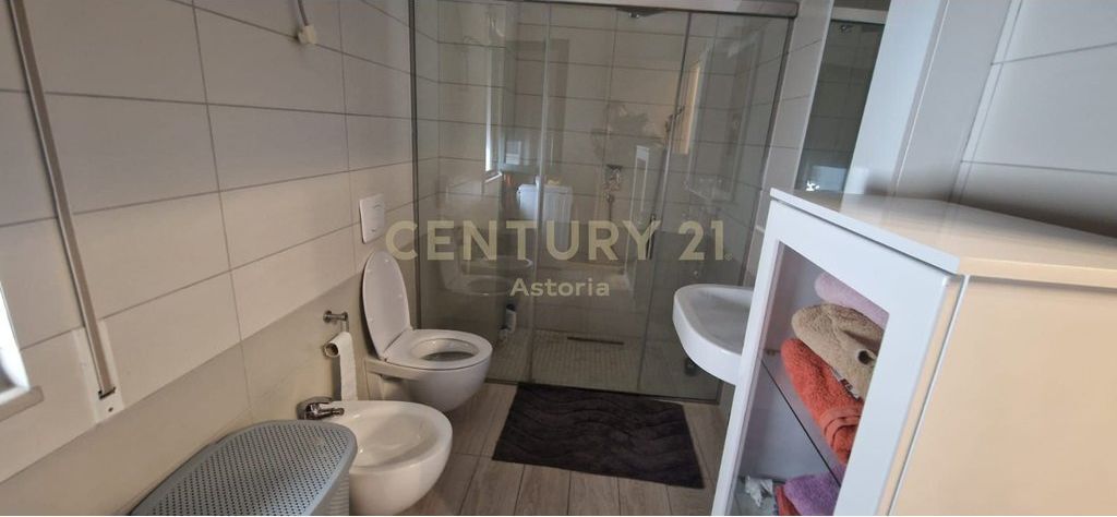 Jepet me qira apartament 3+2+post parkimi tek Green City ne Astir! 800 € /Muaj