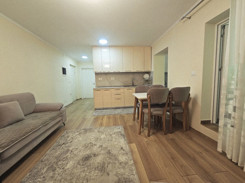 VENDESI APPARTAMENTO 1+1 IN VIA ELBASAN