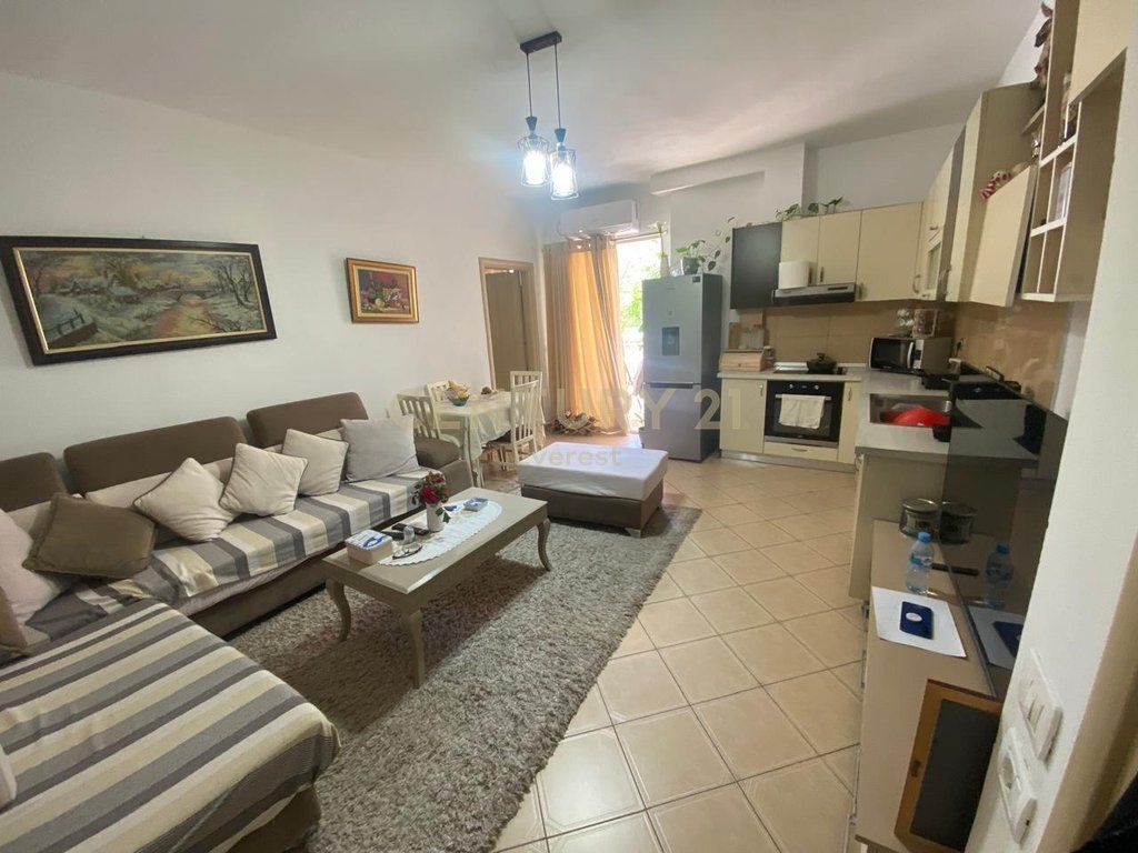 RESTORANT FRESKU, SHESIM APARTAMENT 2+1 ME VERANDE