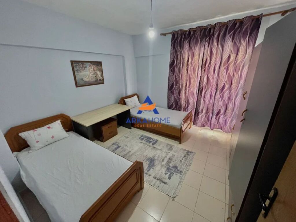 JEPET APARTAMENT ME QERA 2+1 "TEK KOMUNA E PARISIT, PRANE KRISTAL CENTER" 800 EURO - Widok 5
