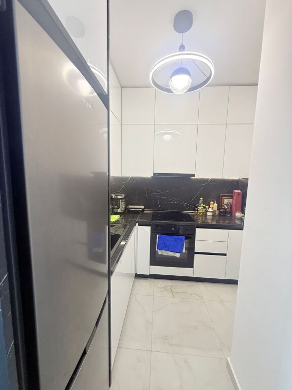 Shitet apartment 1+1 Rruga vjenes golem