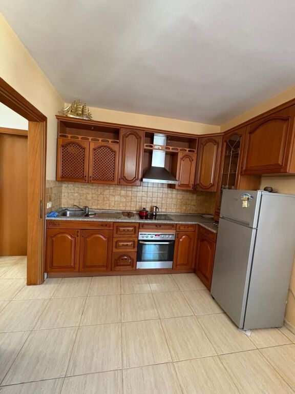 OKAZION, Apartament me Qera tek Rr. Kavajes/Rr. Bogdaneve, Njesia 10, Qender Tirane
