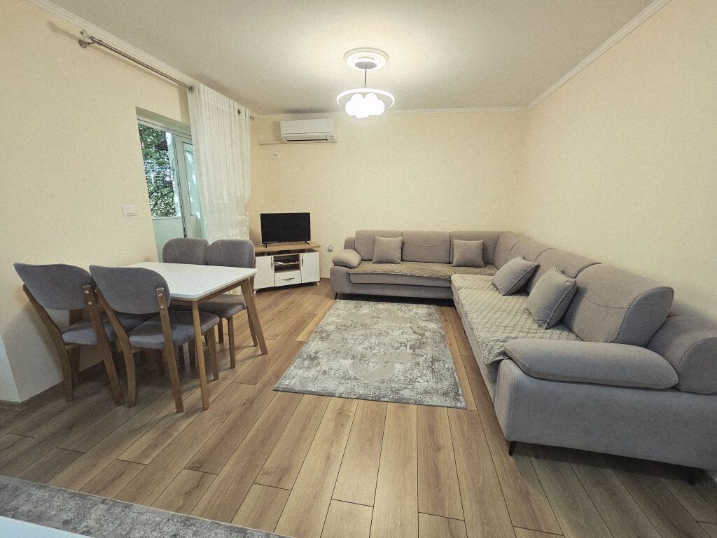 VENDESI APPARTAMENTO 1+1 IN VIA ELBASAN
