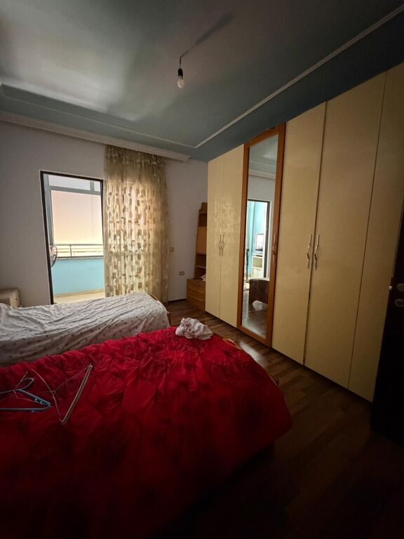 Jepet me qira apartament