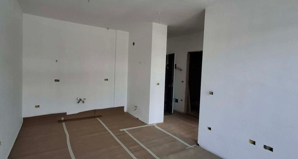 🏡 Vendesi in vendita 1+1 a Univers City