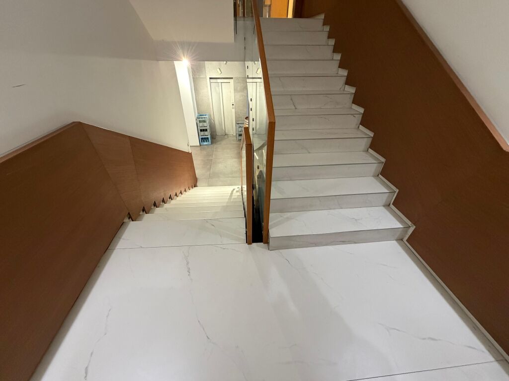 Jepet me qera 🏢zyre Open Space 📍Rruga “Papa Gjon Pali ll “ prane RTSH-se✨