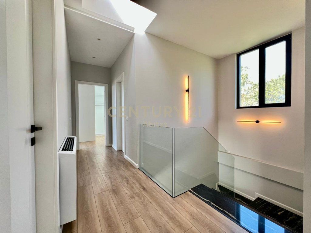 AFFITTO, VILLA MODERNA INDIVIDUALE con CORTILE &amp; VISTA, LAGO ASCIUTTO‼️ 3.500 € /Mese Sup. Totale  800m2