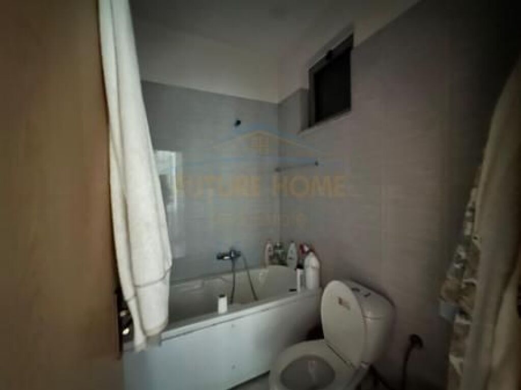 Shitet, Apartament 2+1+2, Unaza e Re, Tiranë.