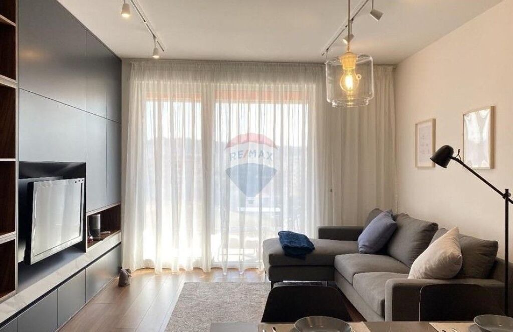 Apartament 1+1 - Për Qira ID: 530411003-940