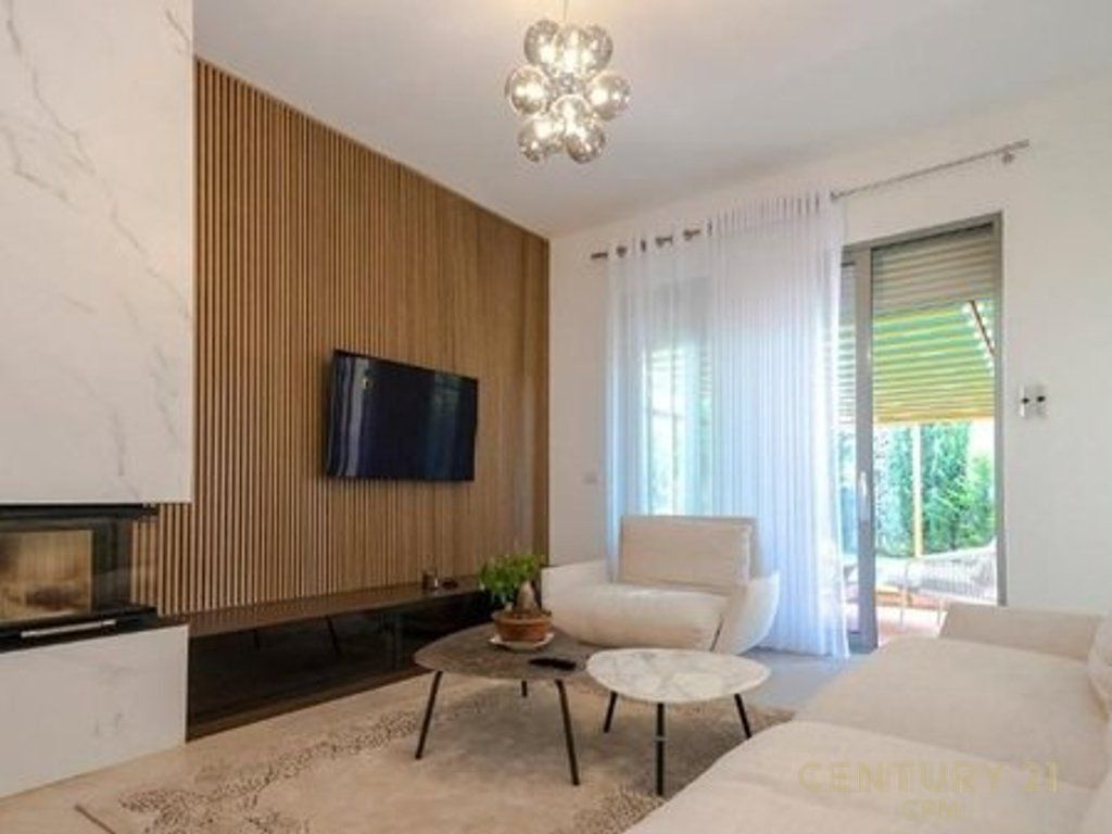 Luxury Villa with Pool for Rent, Porta e Gjelber Residence