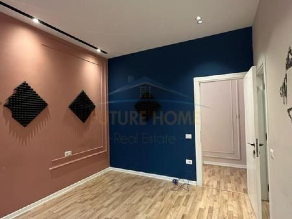 Affitto, Appartamento 2+1+2(Per Ufficio), Complesso Square 21, Tirana