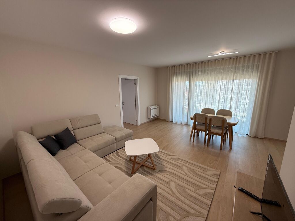 Appartamento in affitto 2+1+2+parcheggio Vicino casa italia