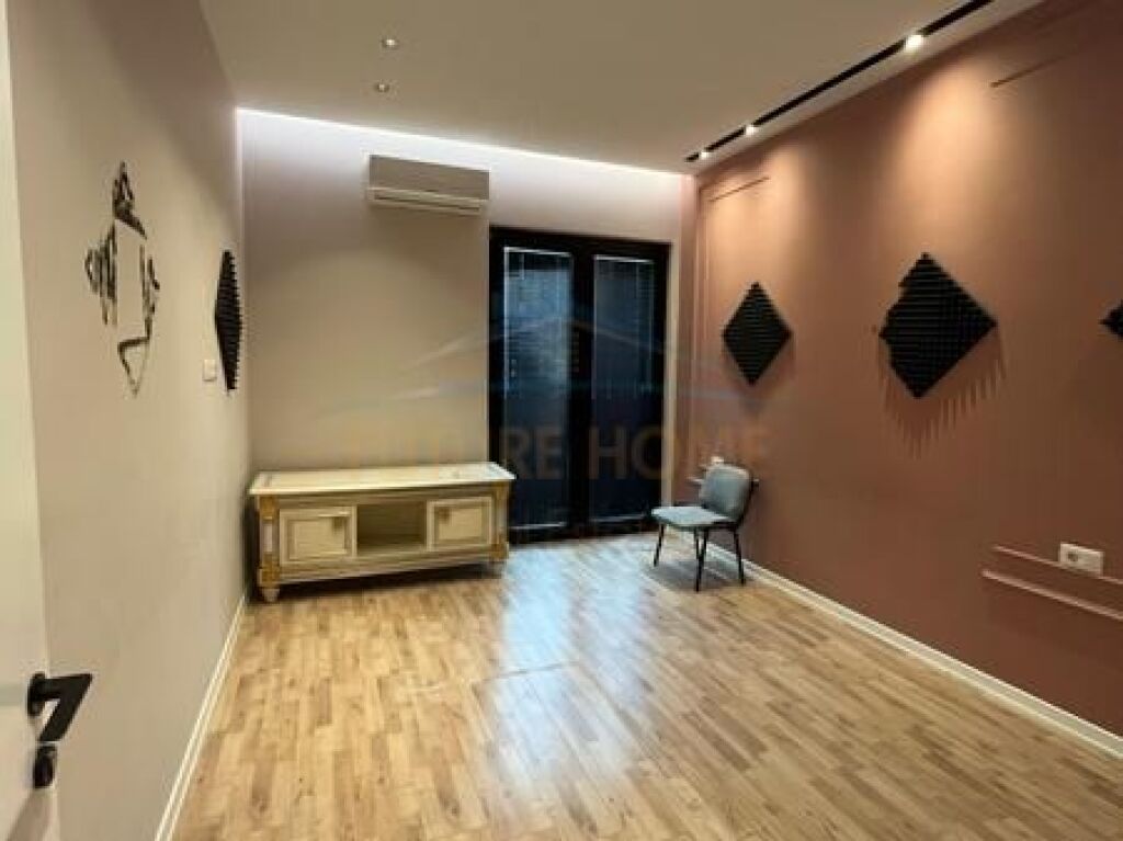 Affitto, Appartamento 2+1+2(Per Ufficio), Complesso Square 21, Tirana