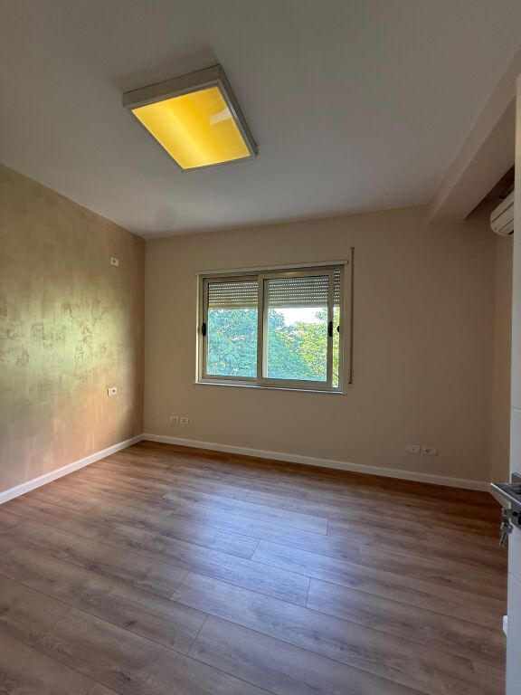 🏠Appartamento 2+1 in Vendita 📍Via Mine Peza📐Superficie 97,5m2💶234.000€ •Con Ipoteca •Palazzo con Ascensore •Completamente Ristrutturato