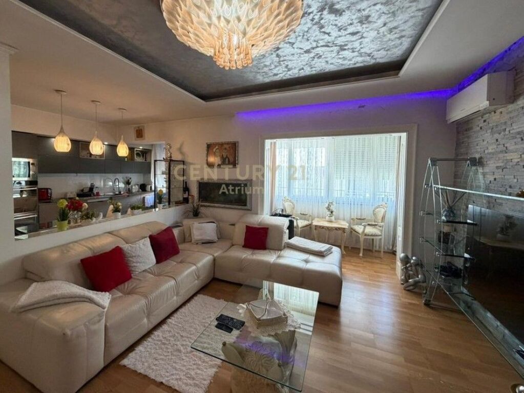 APARTAMENT 3+1+2+GARAZH NE KOMUNEN E PARISIT